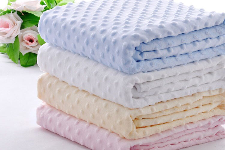 Printed lambskin baby blanket (1)