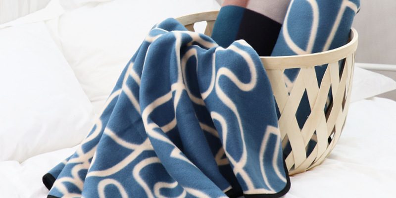 Simple line blue blanket (1)