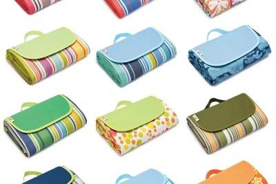 Portable lightweight waterproof beach blanket (1)