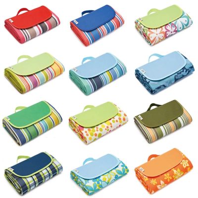 Portable lightweight waterproof beach blanket (1)