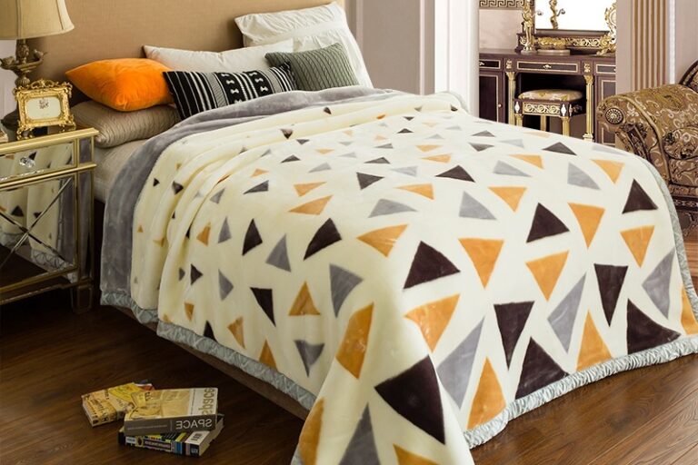 Soft mink raschel blanket for winter (1)