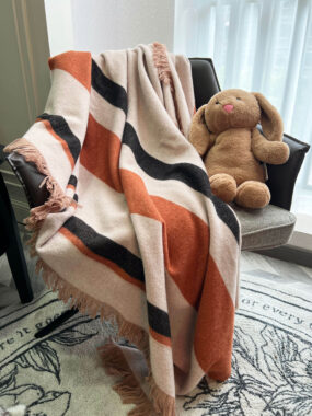  King size luxury soft 100% merino wool blanket for bed, sofa, and travel