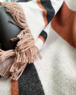  King size luxury soft 100% merino wool blanket for bed, sofa, and travel