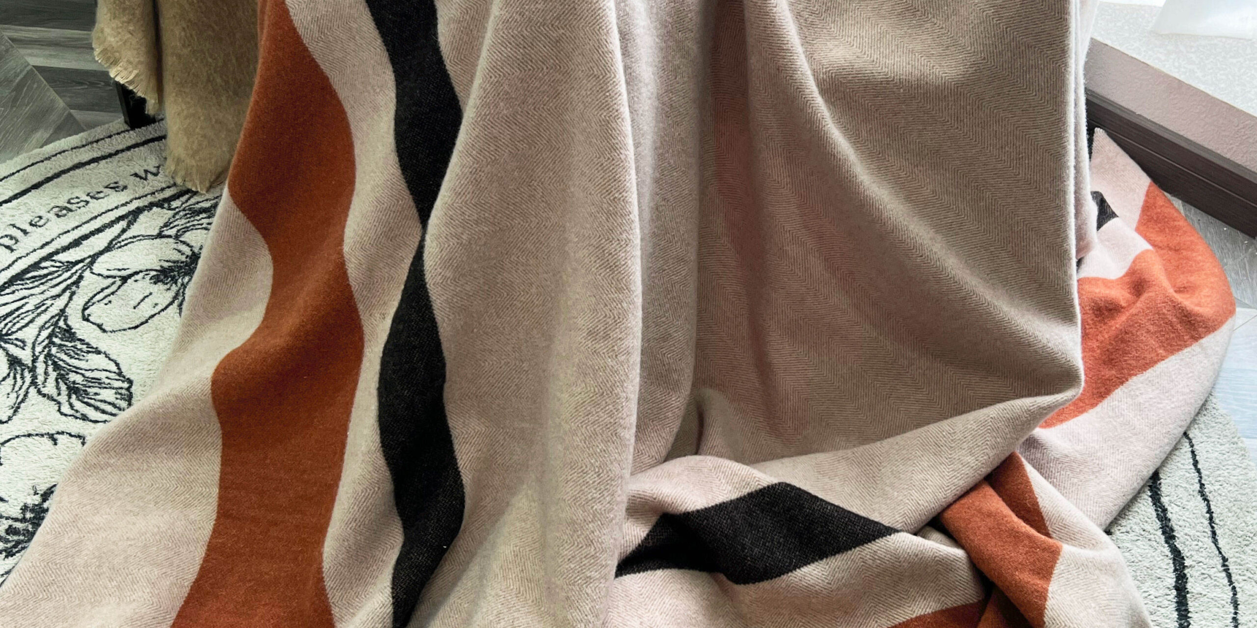 King size luxury soft 100% merino wool blanket for bed, sofa, and travel