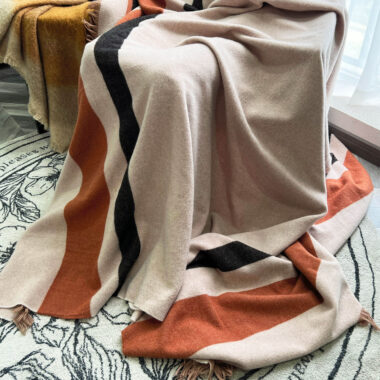  King size luxury soft 100% merino wool blanket for bed, sofa, and travel
