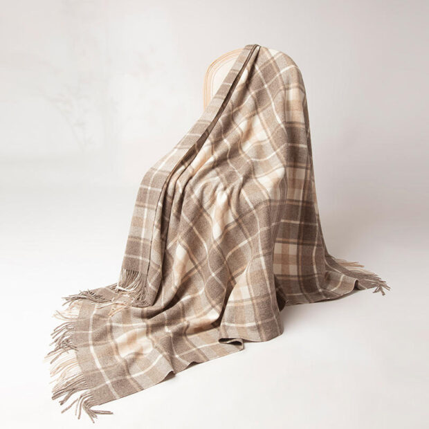 Modern minimalist 100% lamb’s wool blanket for indoor use