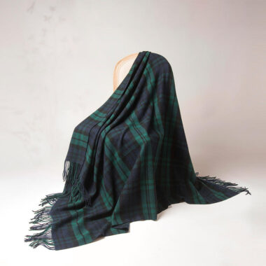Modern minimalist 100% lamb’s wool blanket for indoor use