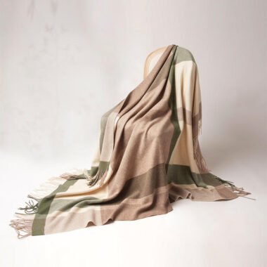 Modern minimalist 100% lamb’s wool blanket for indoor use