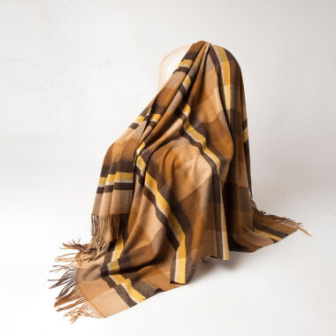 Modern minimalist 100% lamb’s wool blanket for indoor use