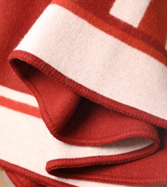  Luxury 100% wool blanket with cashmere softness for travel and camping