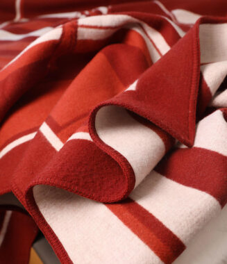  Luxury 100% wool blanket with cashmere softness for travel and camping