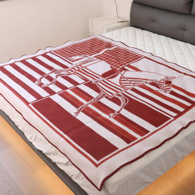  Luxury 100% wool blanket with cashmere softness for travel and camping