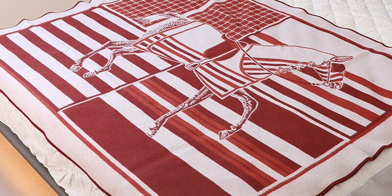 Luxury High Quality 100% Wool Blanket – Cashmere Feel, Travel & Camping Use (3) Luxury 100% wool blanket with cashmere softness for travel and camping