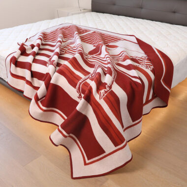  Luxury 100% wool blanket with cashmere softness for travel and camping