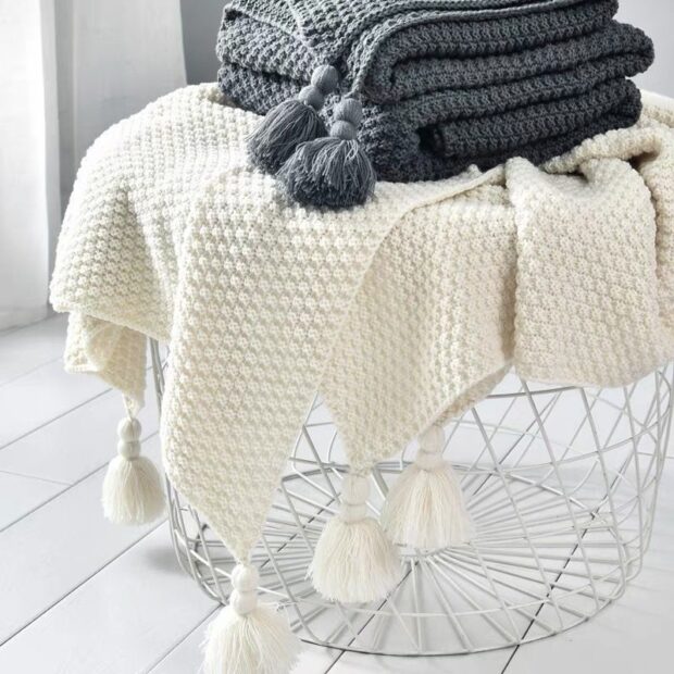 Nordic knitted tassel throw blanket with pom-poms for sofa and office naps