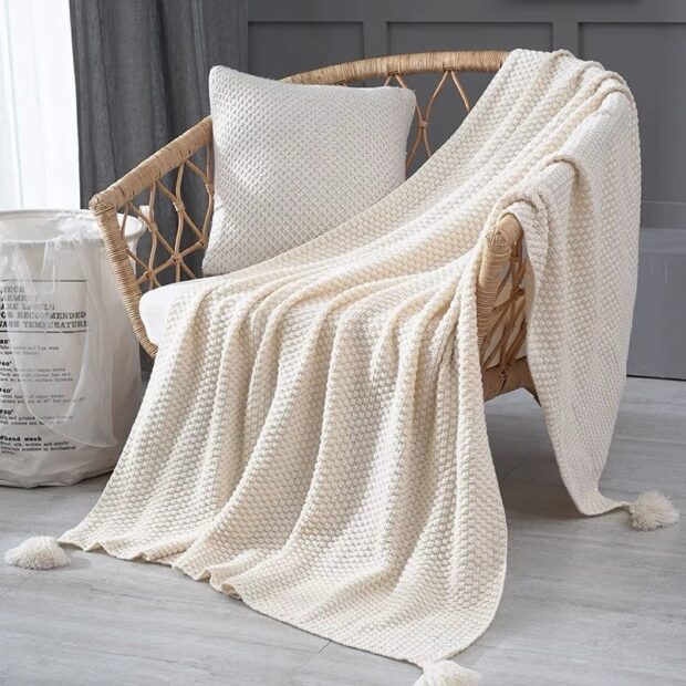 Nordic knitted tassel throw blanket with pom-poms for sofa and office naps